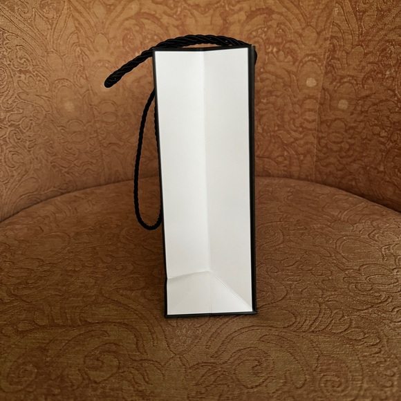 Chanel White Shopping Bag with Camellia - Picture 5 of 8